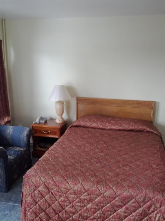Victoria Motel Lindsay Room photo